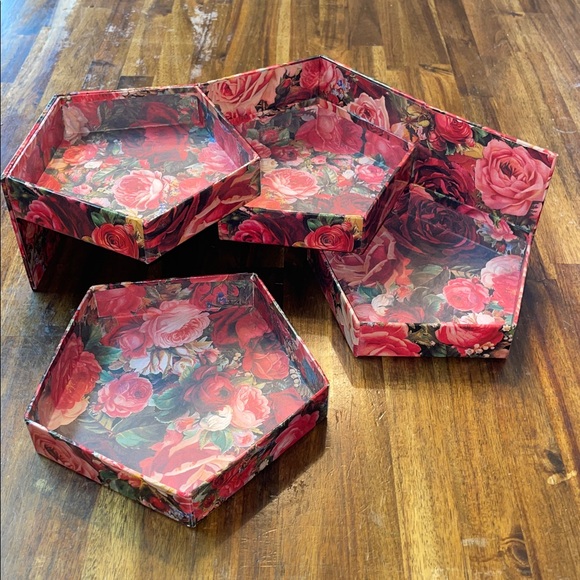 Vintage 3 Tier Roses Box - Picture 5 of 8